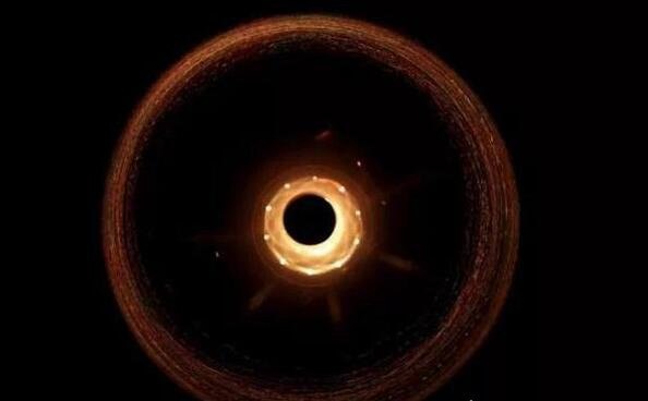 能吞噬整个太阳系的超级黑洞 质量是太阳的120亿倍