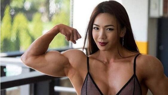 韩国金刚芭比池妍玉 萝莉面孔之下却有超大肌肉(组图)