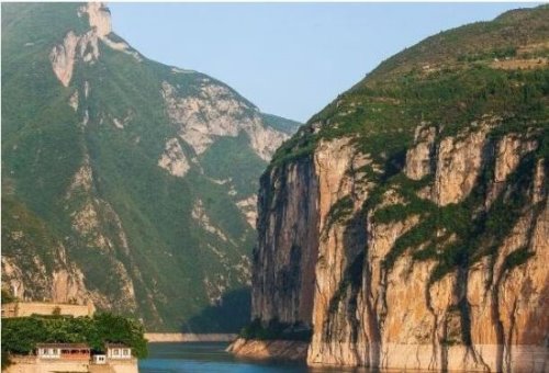 长江三峡是哪三峡?瞿塘峡/巫峡/西陵峡(瞿塘峡最壮观)