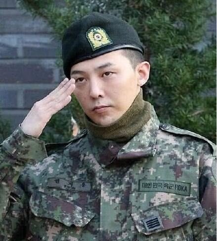 权志龙什么时候服兵役回来 2019年10月26日(王者已经归来)