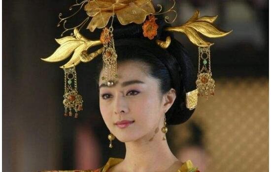杨贵妃之死的原因揭秘 在逃亡的途中唐玄宗为自保赐死杨贵妃