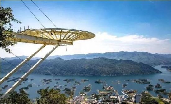 世界上最大玻璃观景平台 仙岛湖天空之镜创吉尼斯(700平方米)