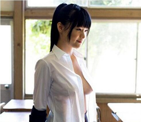 性感的汽车皇后黑田万结花 G奶泳装照写真让人喷鼻血