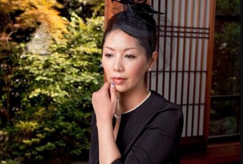 日本熟女女王翔田千里个人资料 37岁出道/一年100部作品