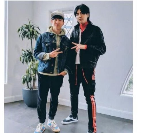 吴亦凡自称小胖子 林俊杰晒照曝光他的身材(脸肉肉的)