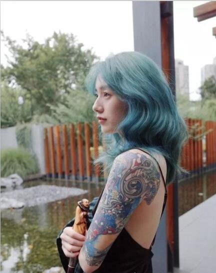李诞女朋友黑尾酱个人资料 肤白貌美颜值超高(真是便宜了蛋蛋)