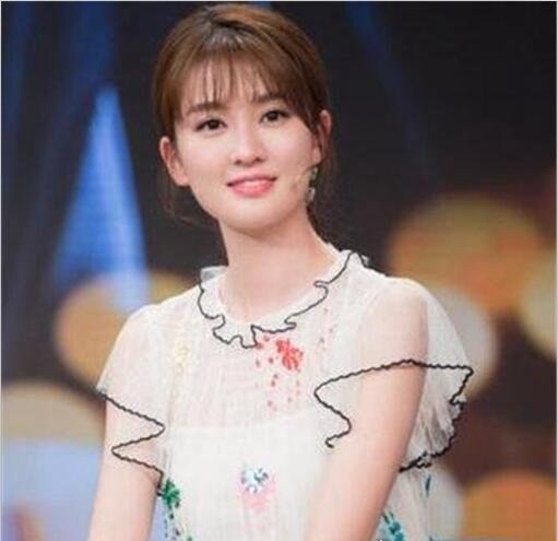 乔欣家里到底干什么的?富二代出生家境殷实(现实版的曲筱绡)