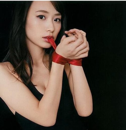 被绑住的美女图片大全 超性感捆绑美女写真合集(备后纸巾)