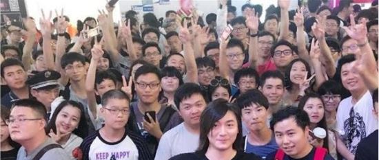 张大仙在哪里直播 离开斗鱼后转战虎牙直播(首秀人气高达2000万)