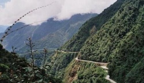 世界上最危险的公路 第一夺命公路每年平均有300人丧命于此