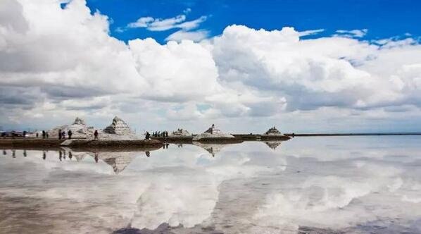 幻境般的玻利维亚天空之镜 让你完全分不清楚天与地