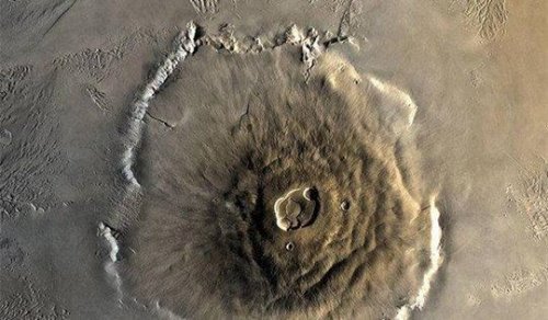 火星表面最高的火山 奥林帕斯火山高26公里(地球最高峰的3倍)