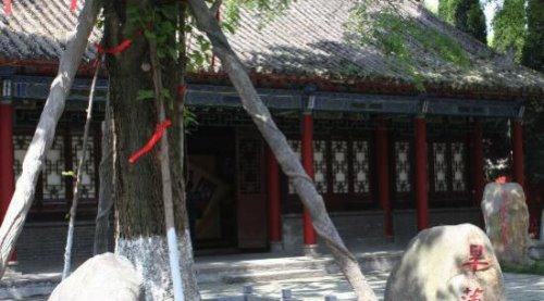 诸葛亮墓无人敢盗 只因墓穴内机关重重(进得去出不来)
