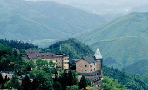 中国四大避暑胜地 分别是北戴河、鸡公山、莫干山和庐山