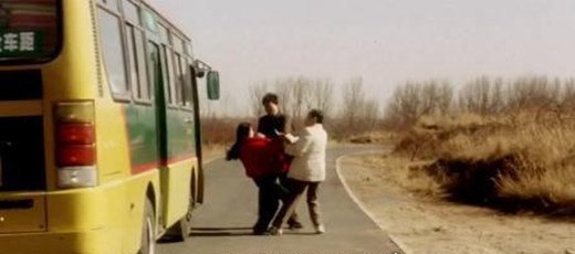 车四十四真实故事 道出人性的光辉与黑暗(与重庆公交坠江相似)