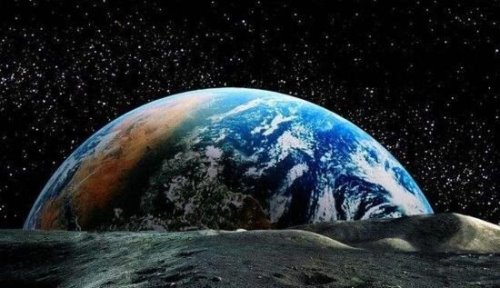 外星人就在月球背面 外星人用月球来监控地球