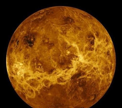 太阳系中最大的行星是木星 质量是地球的318倍(最小的是水星)
