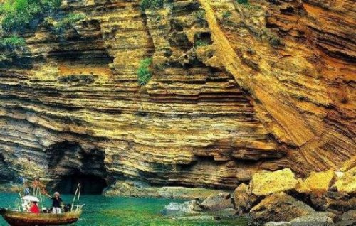 涠洲岛在哪里 在广西北海市北部湾海域中部(与海南岛隔海相望)