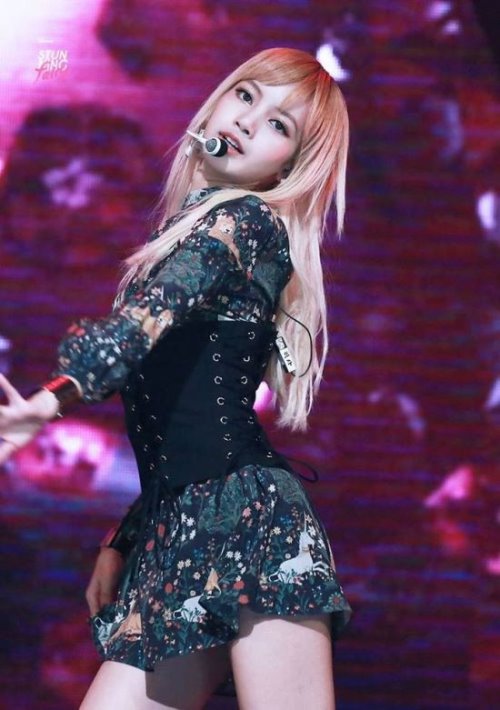 blackpink的美腿担当lisa 2019亚太最美100张面孔榜冠军