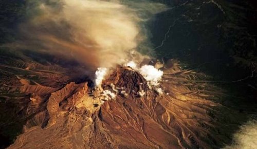 世界上最大的火山 冒纳罗亚火山(总高达10203米)