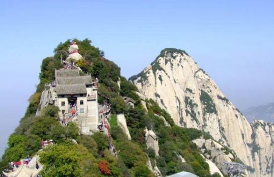 华山位于哪个省哪个市 位于陕西省渭南市华阴市(华阴隶属渭南)