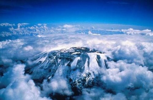 非洲最高的山脉 乞力马扎罗山(海拔5895米/非洲最高点)