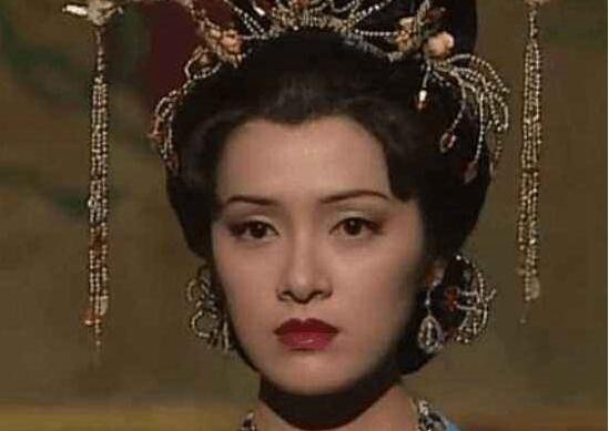 杨贵妃之死的原因揭秘 在逃亡的途中唐玄宗为自保赐死杨贵妃