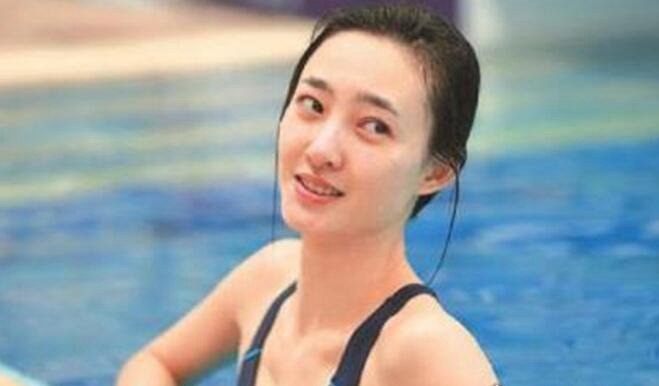 网曝王丽坤真实年龄造假 从70后变85后瞬间年轻6岁(出手真大胆)