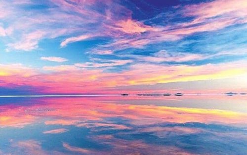 世界上最大的盐滩 玻利维亚的乌尤尼盐沼(面积有9065平方公里)