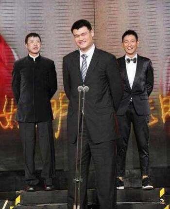 姚明有多高看图就明白 贡献远比身高更值得人尊敬(226cm)