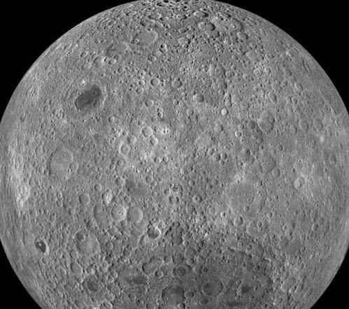月球背面发现外星人痕迹 到处是密密麻麻陨石坑