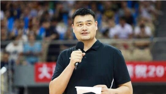 姚明有多高看图就明白 贡献远比身高更值得人尊敬(226cm)