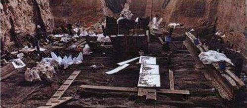东陵大盗孙殿英盗墓 从慈禧墓中掘走30多车财宝