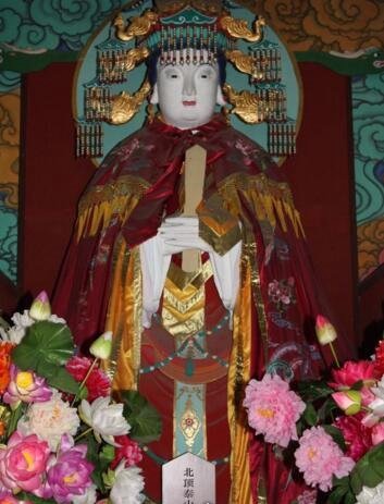 2004年北顶娘娘庙事件 施工刮起诡异大风挖出蛇坑
