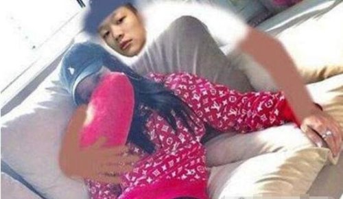 pgone李小璐忘拉窗帘被抓拍 新晋炮王睡了李小璐还想范冰冰