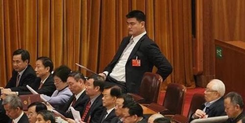 姚明有多高看图就明白 贡献远比身高更值得人尊敬(226cm)
