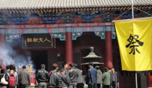 人文初祖是指的谁 指的是黄帝(另一说法指的是炎黄二帝)
