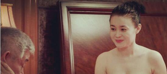 关婷娜的胸部凸点照片 90E豪乳走光还遭赵本山揉胸