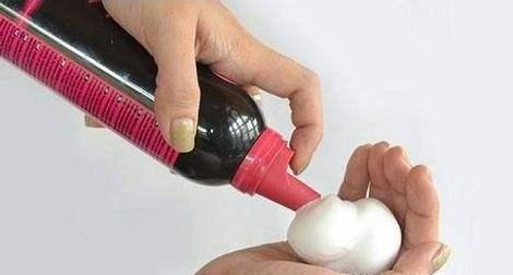 口香糖粘头发上怎么弄掉？