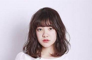 女生卷发适合什么发型