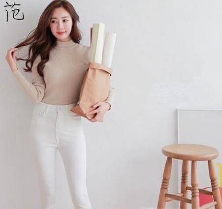白色裤子搭配什么颜色的上衣最好看
