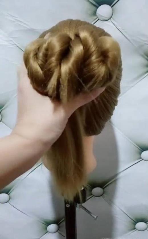 俏皮版丸子头的编制方法