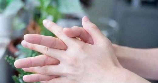 擦护手霜有哪些好处?
