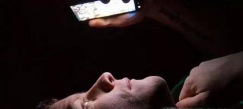 给女朋友发短信不回怎么办？
