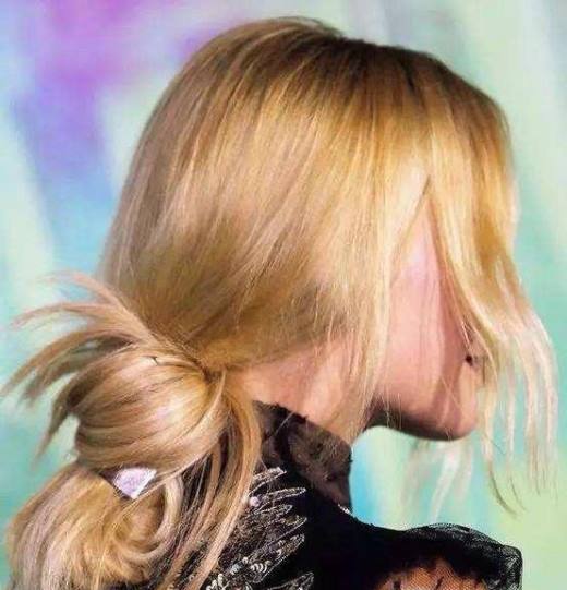 香蕉丸子头怎么扎