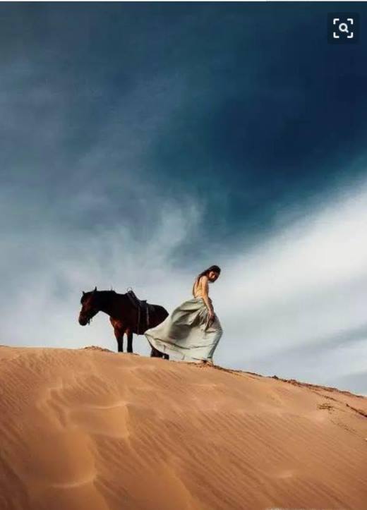 女孩去沙漠玩 穿什么拍照比较好看?