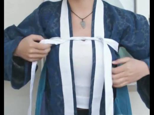 如何穿齐胸襦裙