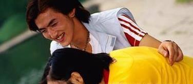 男生暗恋或喜欢一个女生的表现