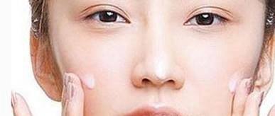 冬天脸上长痘痘的原因