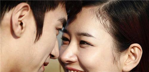 男人为什么总喜欢摸女人的胸?
